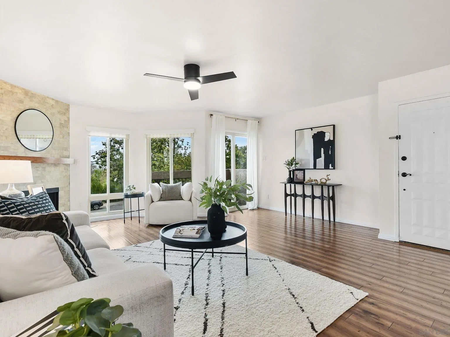 3 bed, 2.5 bath, 1504 sqft, $3,795 — Photo 3