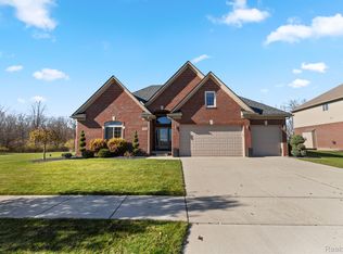 30582 Cahill Rd, Flat Rock, MI 48134