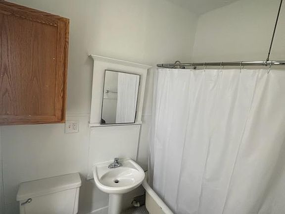 2nd image of 21 W 14th St #17ky0advb