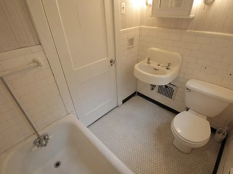 320 Whitney Ave — Photo 8