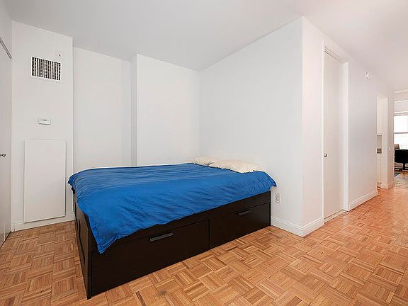 5th image of 88 Greenwich St APT 513