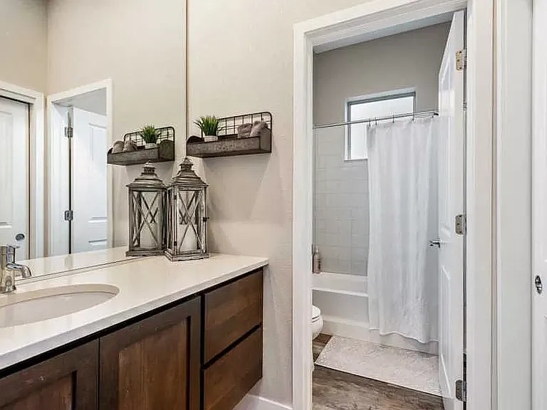 15525 W La Salle Ave — Photo 2