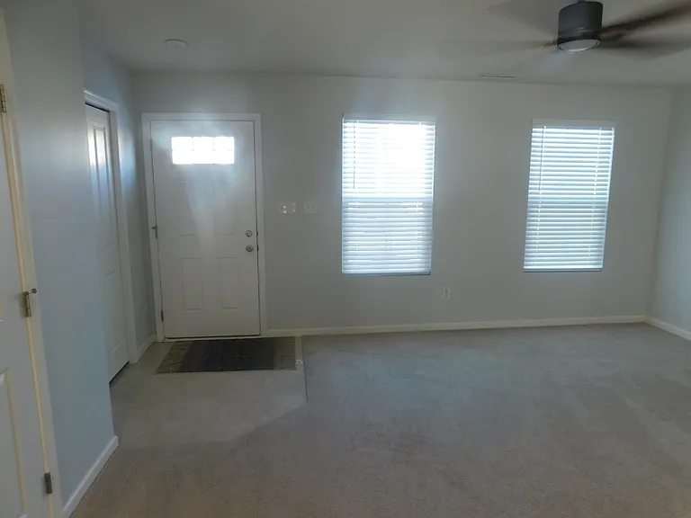 204 Dietz Dr — Photo 4