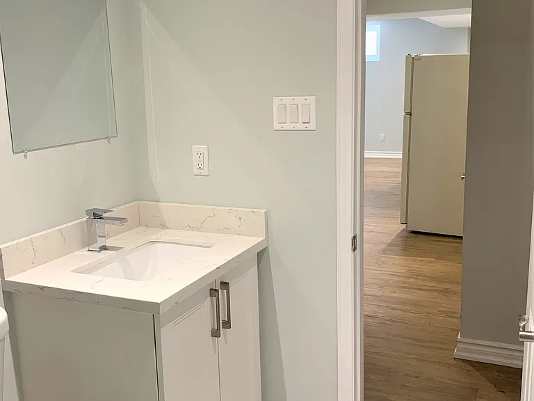 64 Mary Elizabeth Cres #BASEMENT — Photo 9