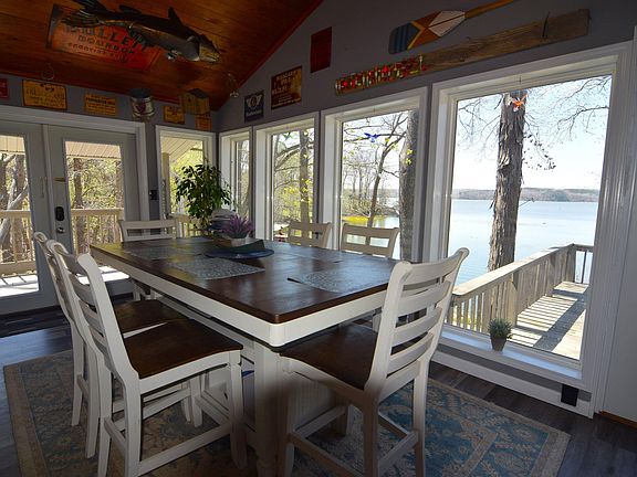 3rd image of 555 Randy Dr