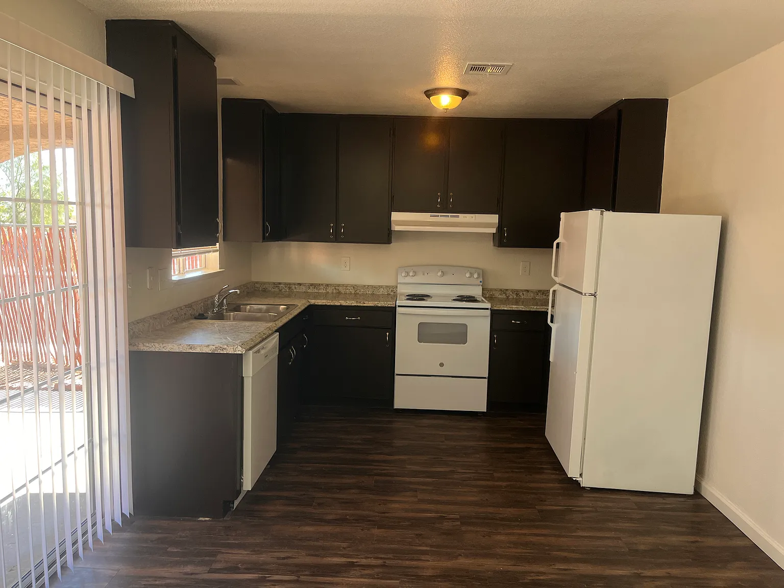 3 bed, 1148 sqft, $1,950 — Photo 4