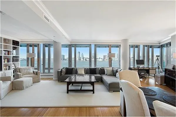 Sold by R New York | media 12
