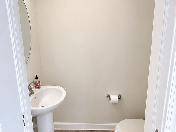 4th image of 6208 Cleburne Ct
