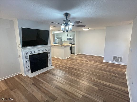 4th image of 29846 Lenox Dr #212