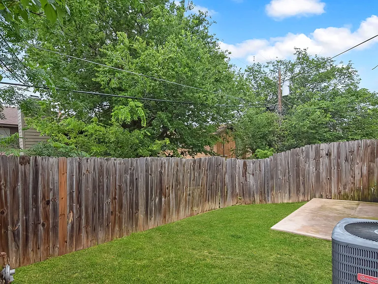 2403 Skylark Cir — Photo 15