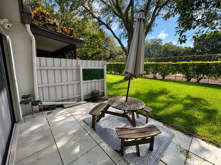 4086 Palm Forest Dr S — Photo 14