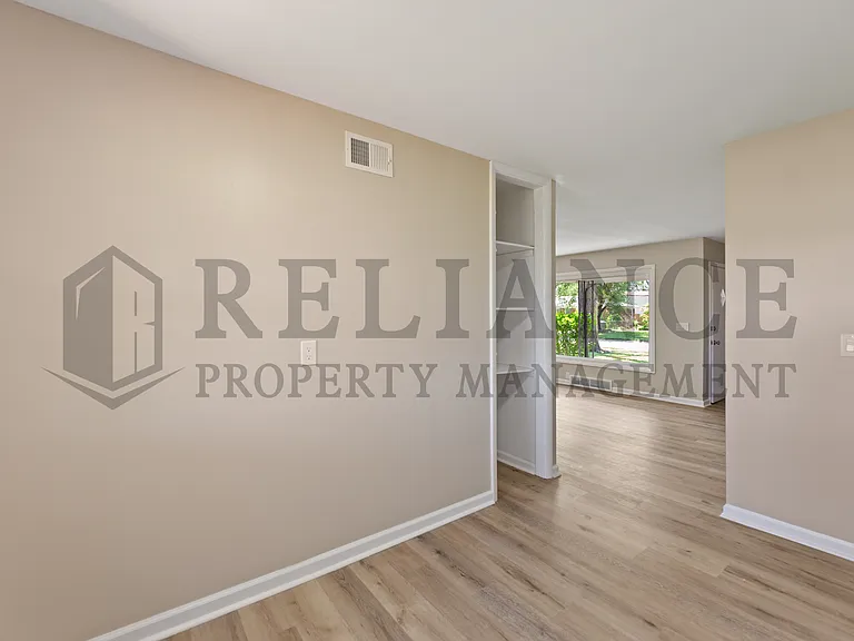 416 Alexander Dr — Photo 7