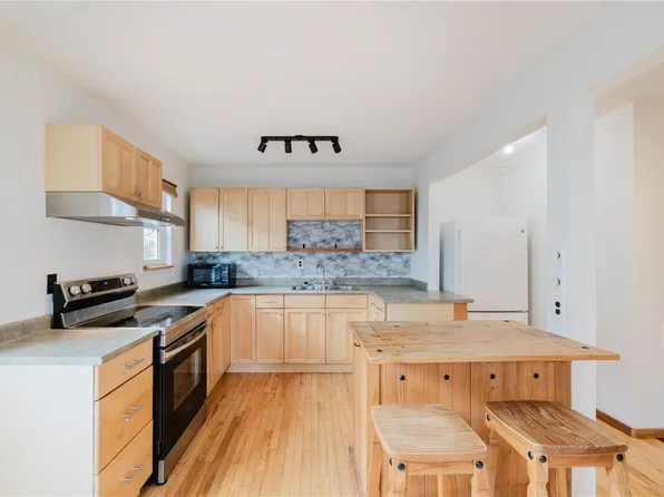 229 Ontario St #302, Victoria, BC V8V 1N1