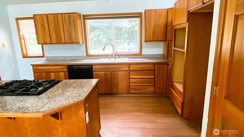 4th image of 8418 358th Street S
