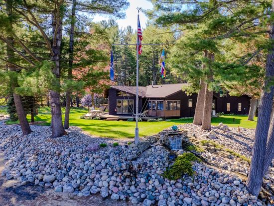 3500 E Pinecrest Dr, Gladwin, MI 48624