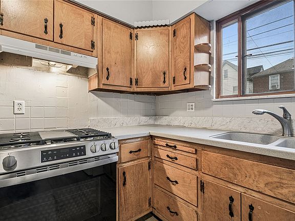 5th image of 620 Broadway Ave