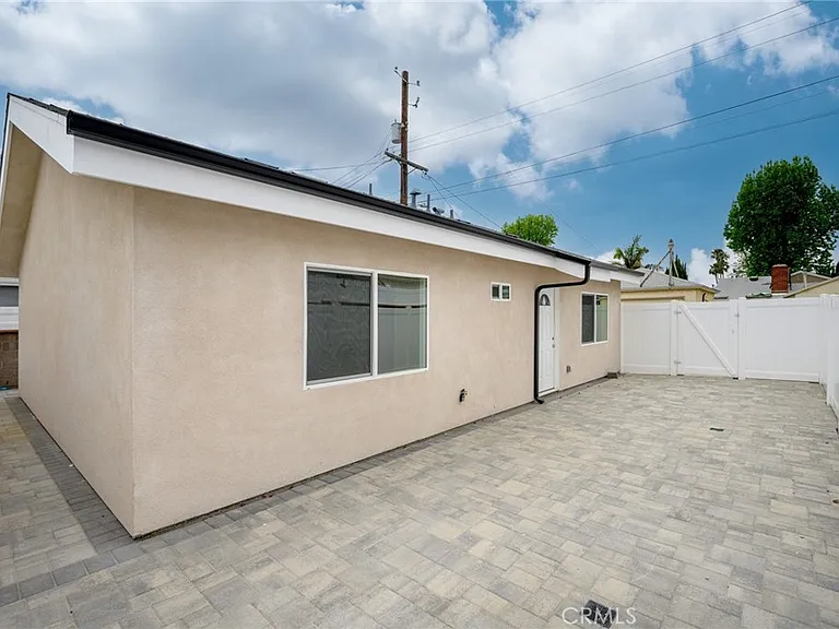 2657 N Brighton St — Photo 15