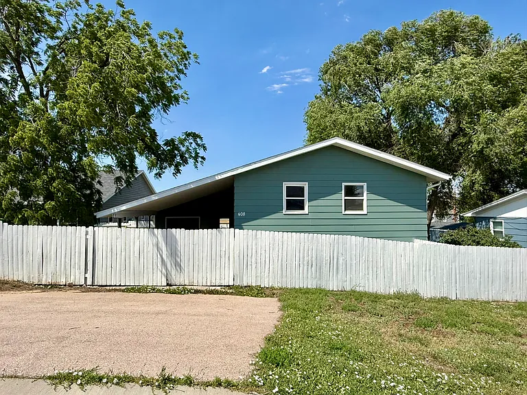 408 Anamosa St — Photo 21