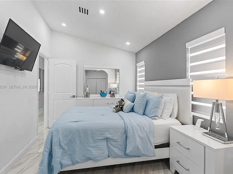 8842 SW 215th Ln — Photo 15
