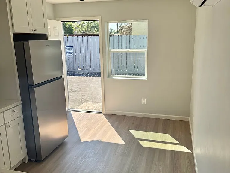 1064 N. Escondido — Photo 4