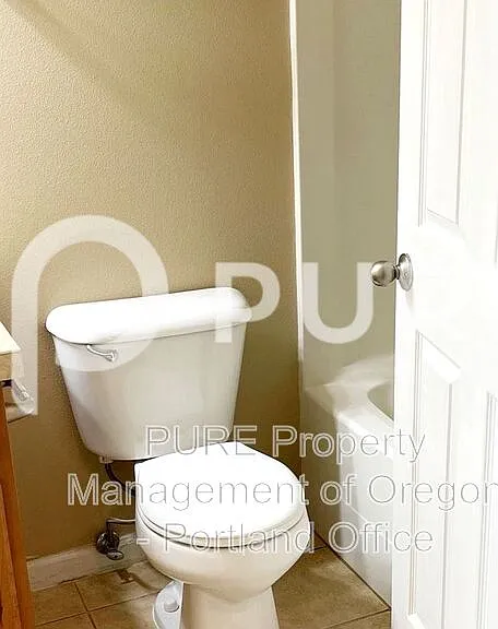 2806 Raymond St — Photo 14