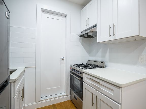 5th image of 336 W 49th St #3FE1