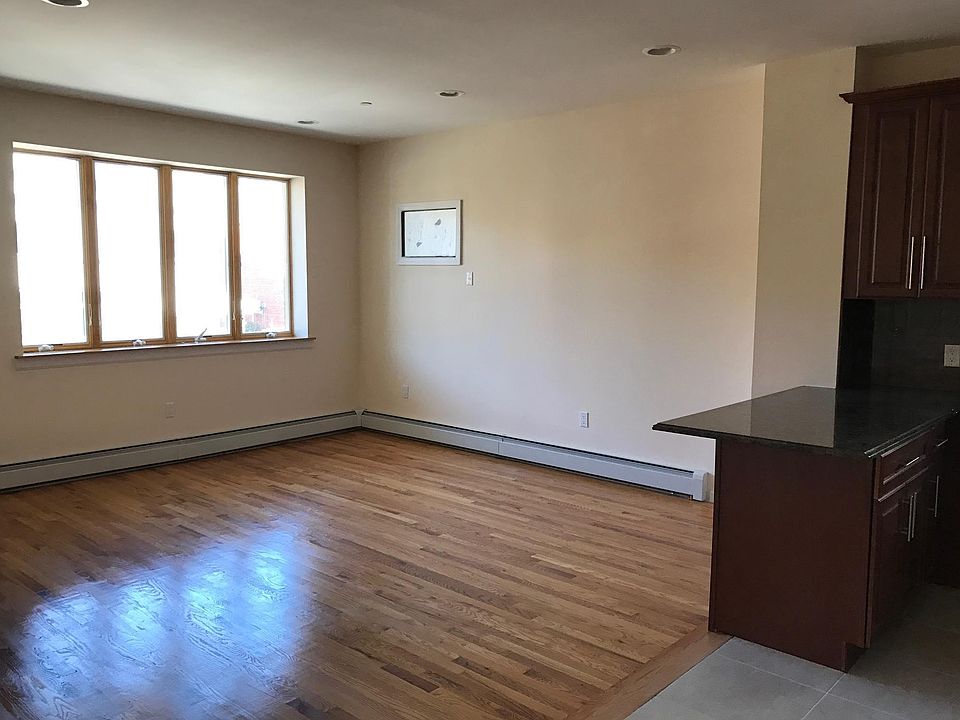 1st image of 67 Bay 28 St