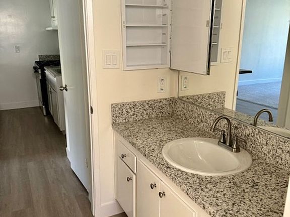 3rd image of 1447 S Saltair Ave APT 201