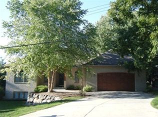 220 Knutson Dr, Madison, WI 53704