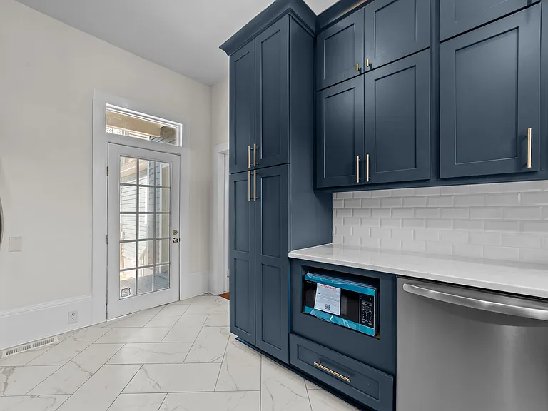 325 N Market St — Photo 18