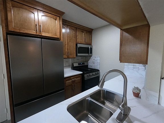 5th image of 6102 Rietta St