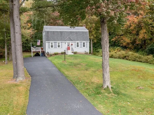 6 Whittier Dr, Merrimac, MA 01860