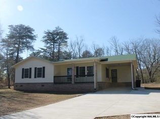 1112 Susan Dr NE, Fort Payne, AL 35967
