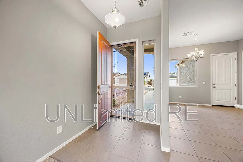 3 bed, 2.0 bath, 1391 sqft, $2,200 — Photo 4