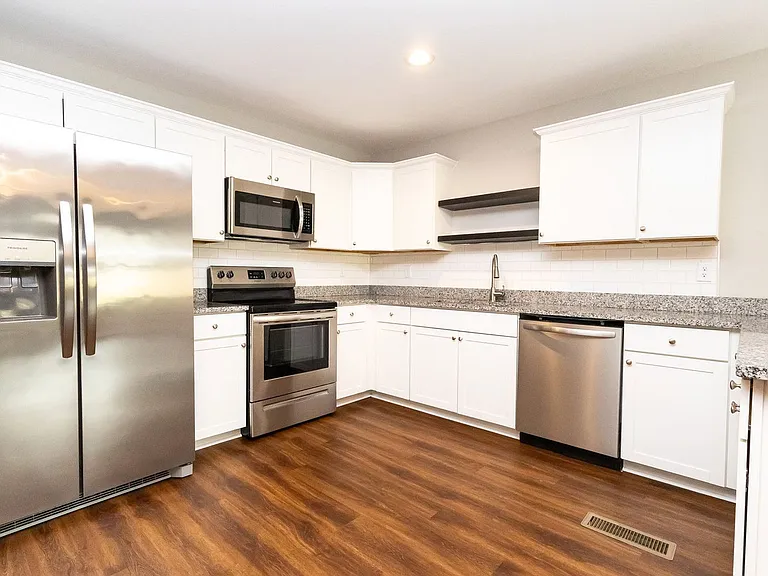2106 Duncan Ave #104 — Photo 3