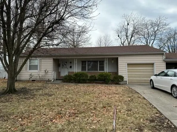 953 S Salt Pond Ave, Marshall, MO 65340