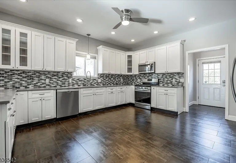 132 N Fullerton Ave — Photo 2