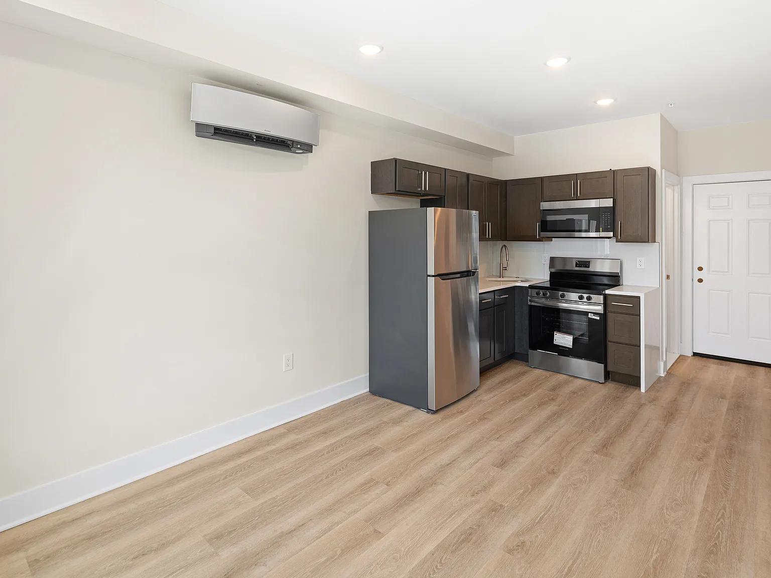 Studio, 261 sqft, $895 — Photo 1