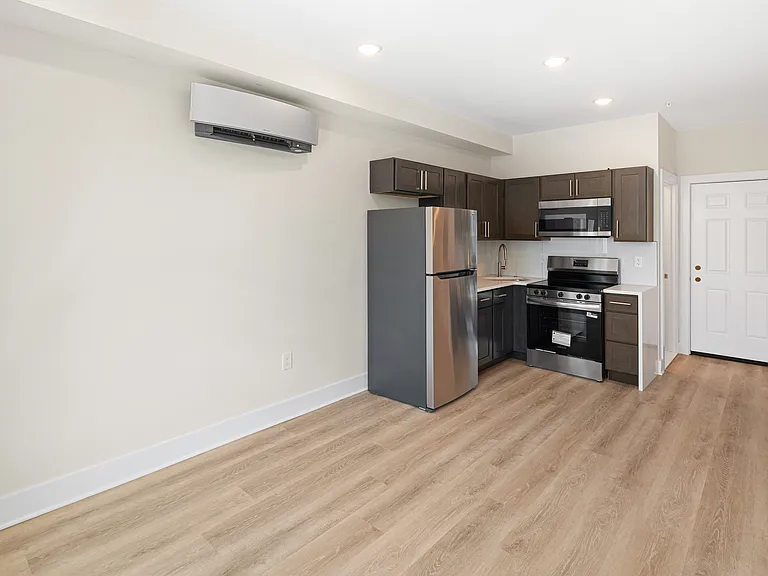 5217 1/2 Warren St #2 — Photo 1