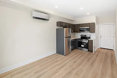 5217 1/2 Warren St Photo 1