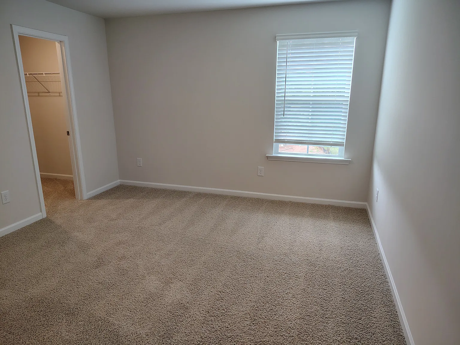5 bed, 2644 sqft, $2,775 — Photo 3