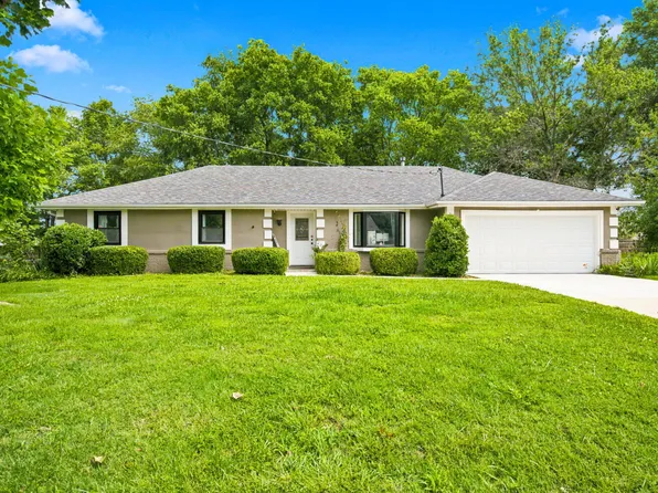 1105 E Canterbury Lane, Springfield, MO 65810