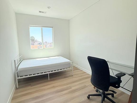 5th image of 3027 1/2 Walton Ave #1