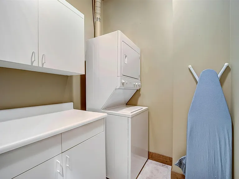 7580 Royal St E #32 — Photo 18