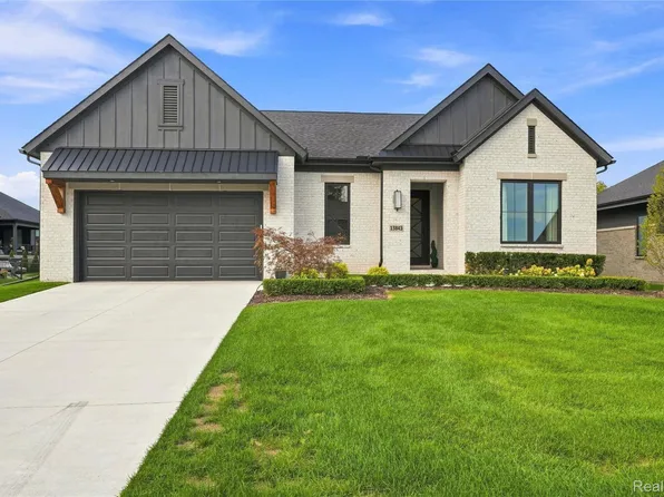 13843 Quail View Dr, Washington, MI 48094