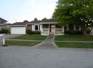 68 Somerset Dr, Clinton, IL 61727