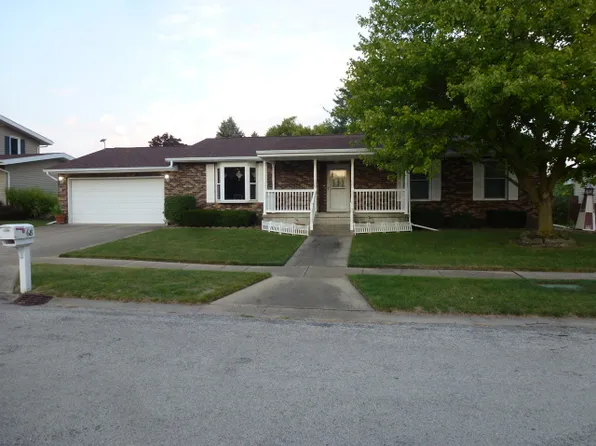 68 Somerset Dr, Clinton, IL 61727