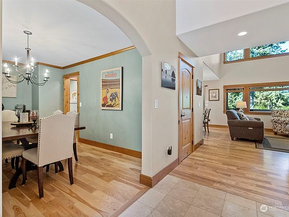 4th image of 23988 Vinland Court NW