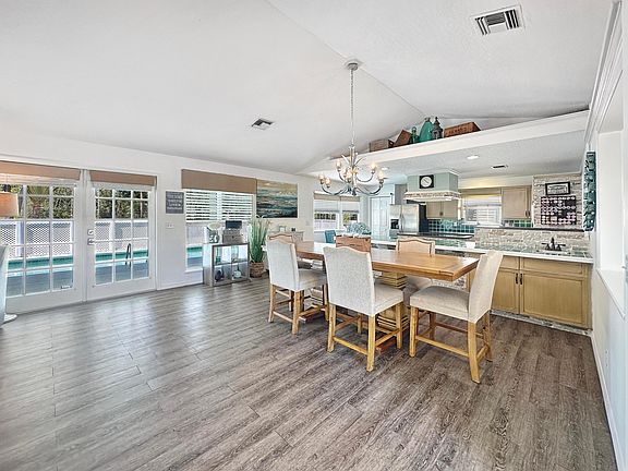 5th image of 4504 Redwood Drive