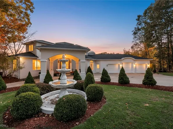 8709 Deer Creek Dr, Broadview Heights, OH 44147